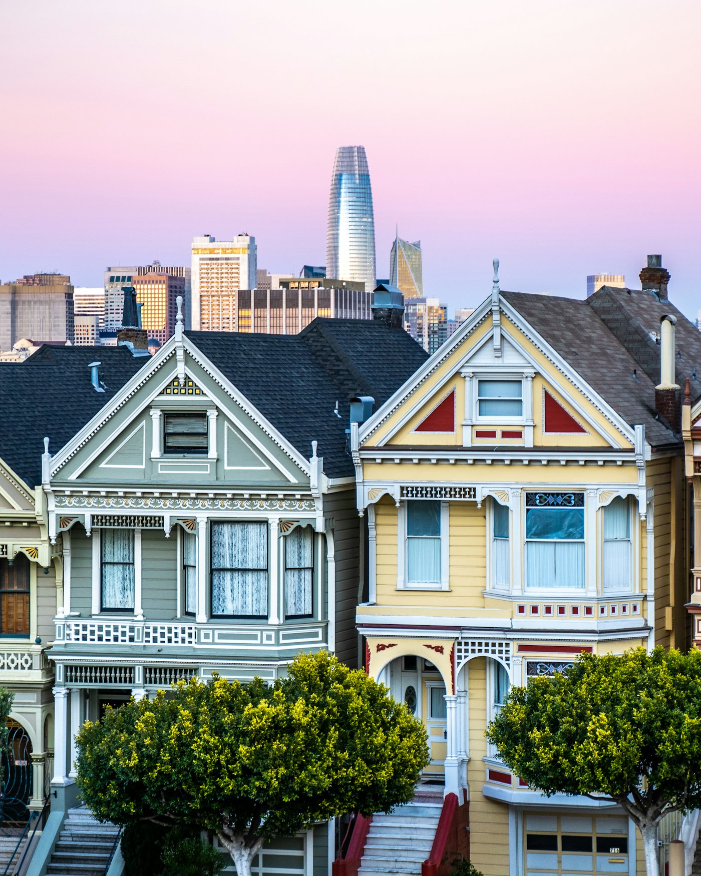 The Painted Ladies Victorian houses on Alamo Square with the downtown San Francisco skyline behind them